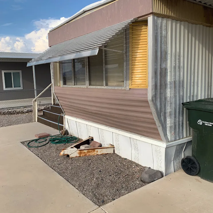 Mobile home exterior before - Extreme Maintenance, Bullhead City AZ